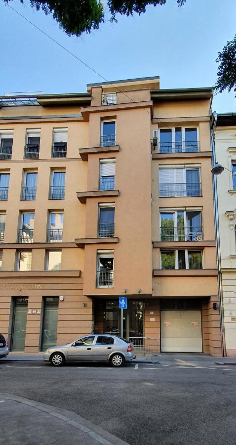 Garden In The Heart Of The City Budapest Exterior foto